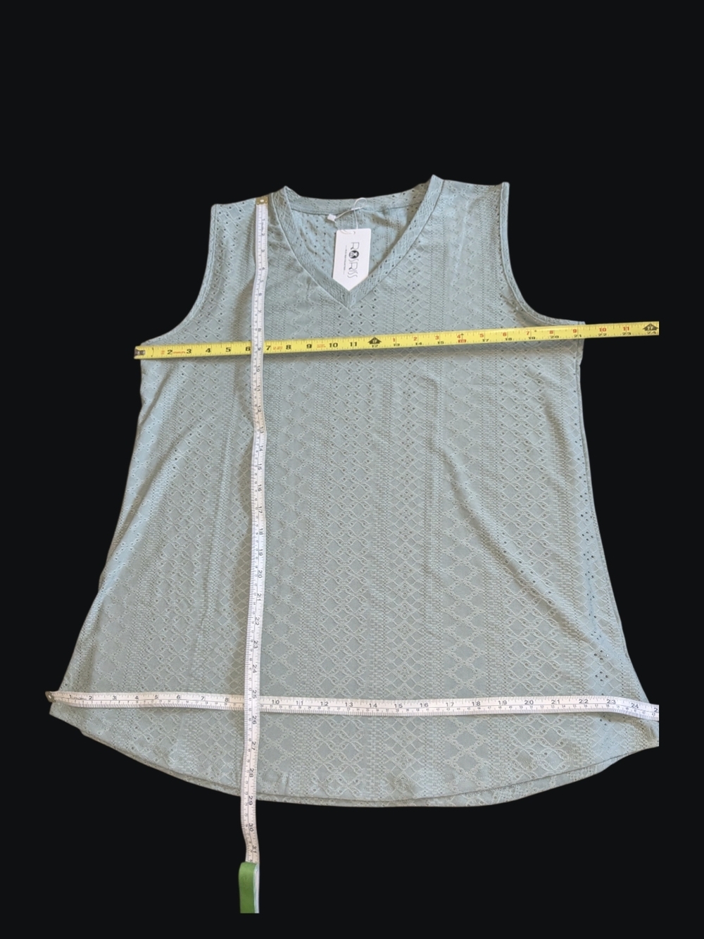 Women's Sleeveless V-Neck Eyelet Tank Top - Size 1X - Picture 5 of 7